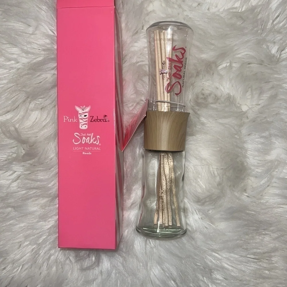 Pink Zebra Reed glass diffuser w/ Natural light Reeds. Just Add Soaks. NIB
